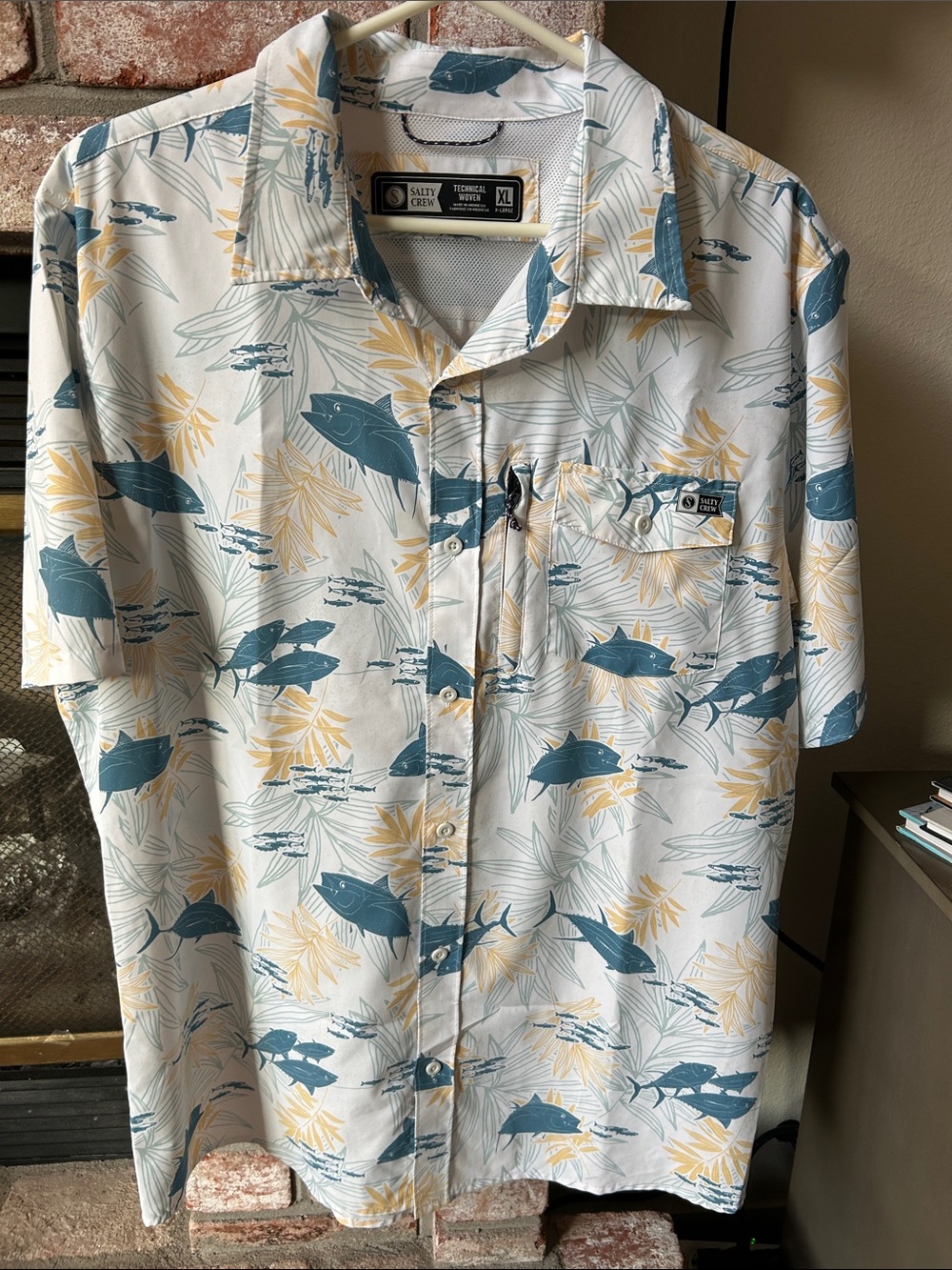 Salty Crew Feeding Frenzy UV Technical Woven  Button Down Shirt Mens Size XL